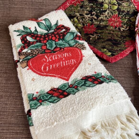 Vintage NOS Christmas Kitchen Towels and Hot Pad-Unused Holiday Set – Grannycore - Picture 2 of 5
